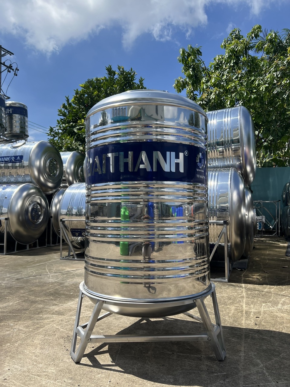 Minh họa bồn inox Sơn Hà 500L Bồn inox Sơn Hà 500L dùng để so sánh cùng kiểu dáng