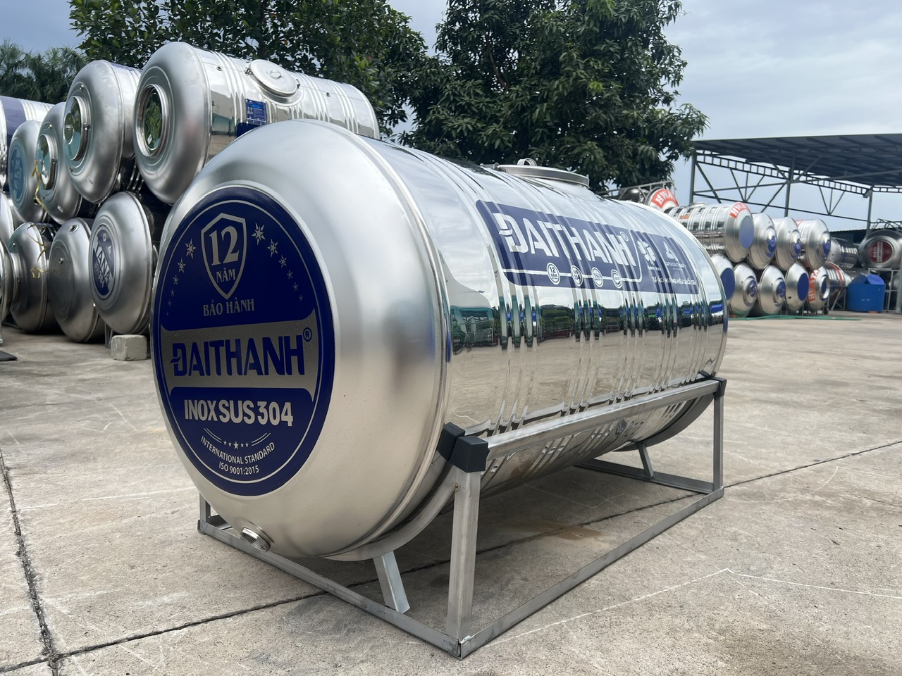 So sánh bồn inox 700L ngang và đứng