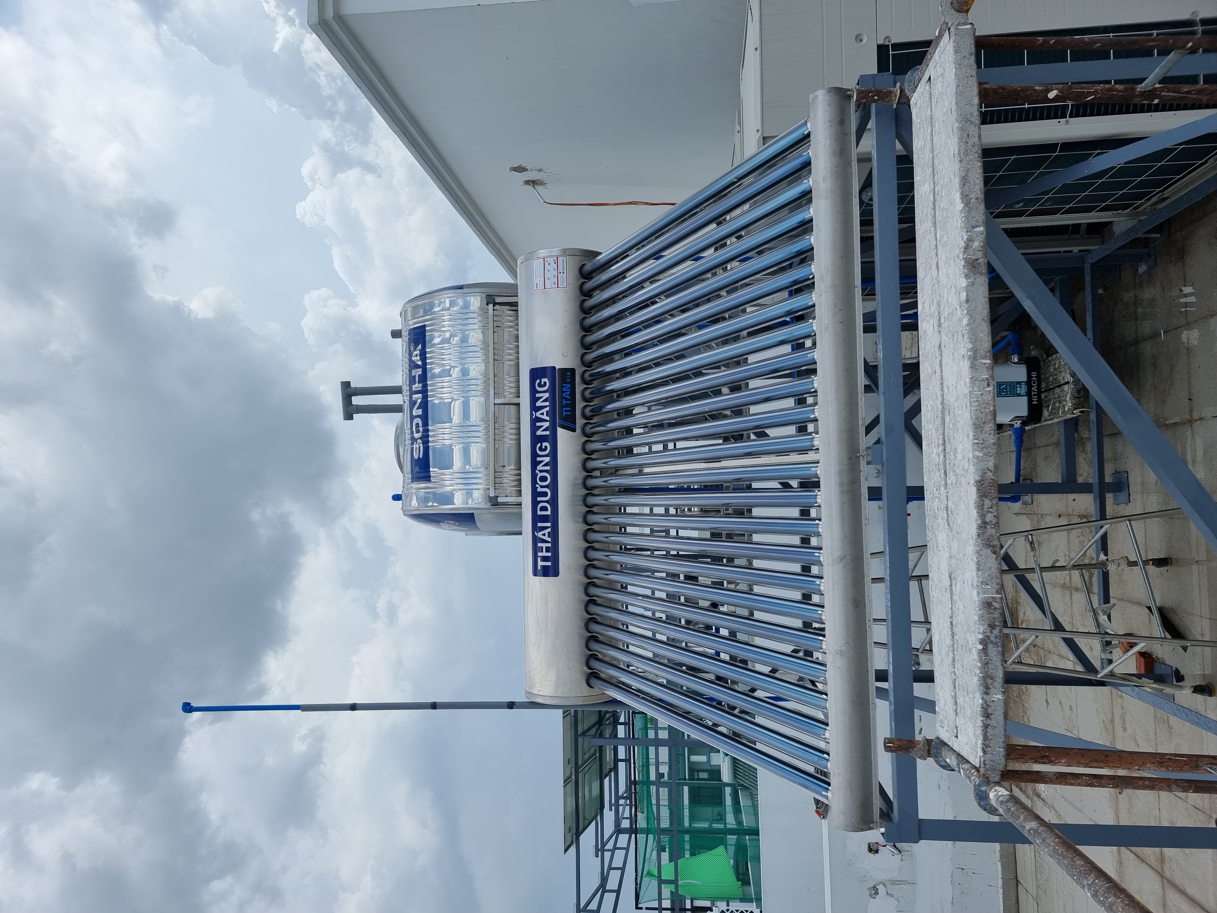 Máy năng lượng mặt trời ống dầu Sơn Hà Titan