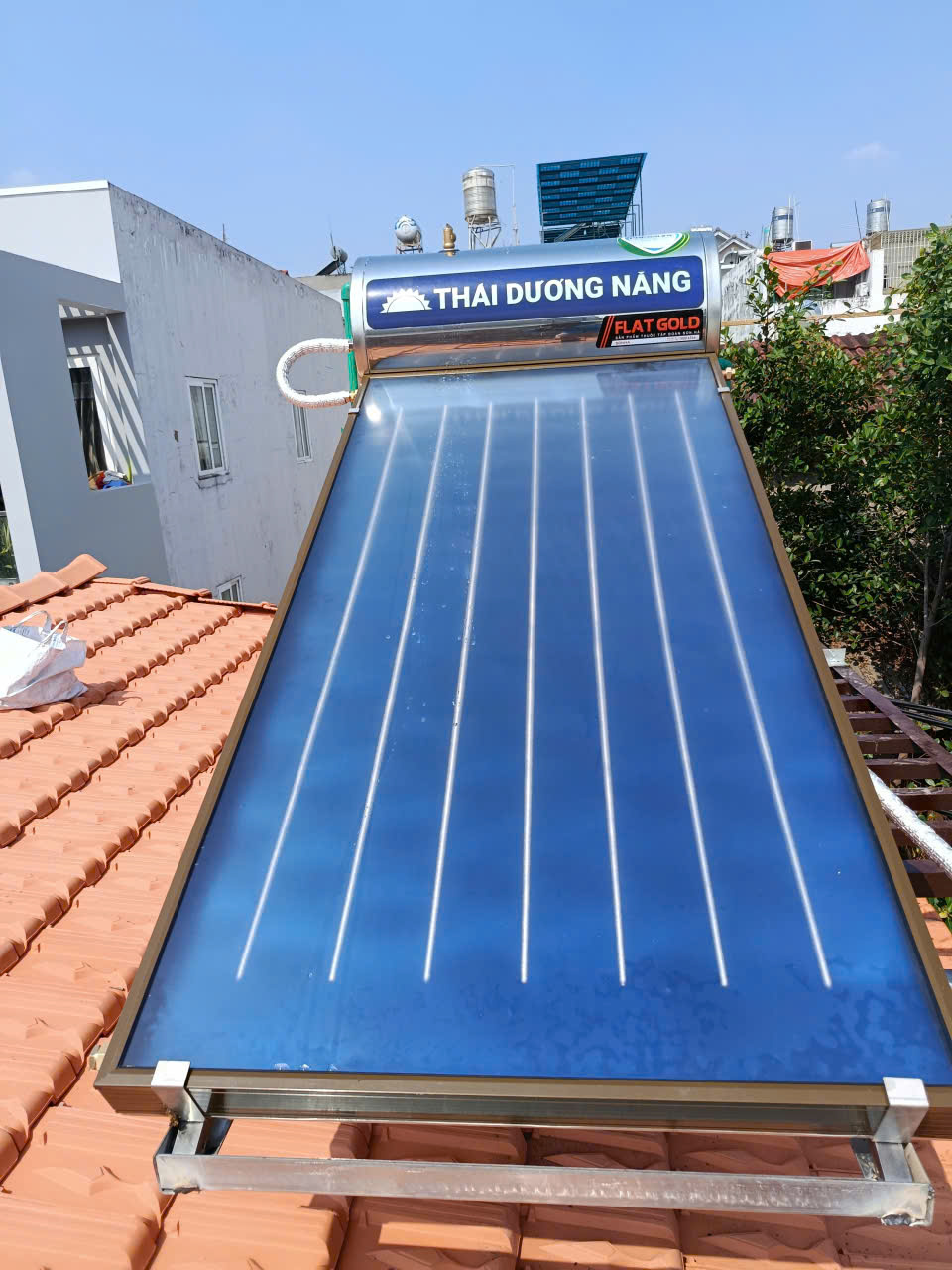 Máy năng lượng mặt trời tấm phẳng và bộ thu nhiệt collector