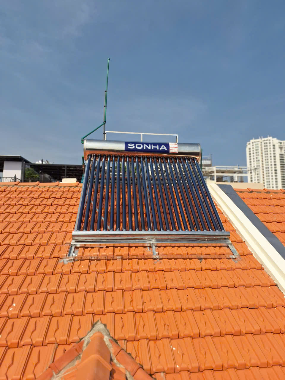 Máy năng lượng mặt trời 200L cho gia đình 4–6 người
