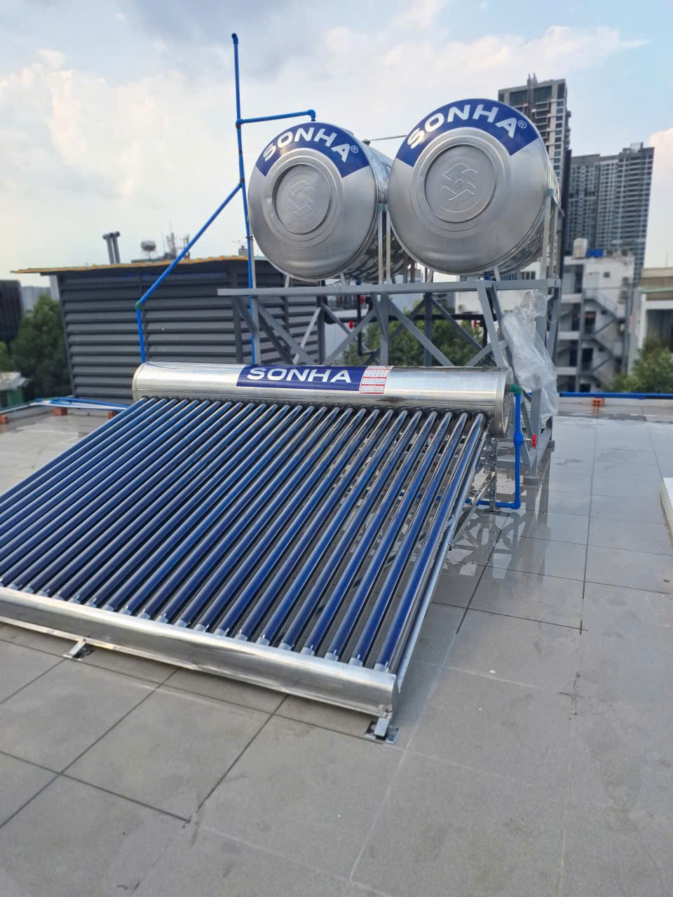 Các mẫu bình năng lượng mặt trời 300L F58 và F70