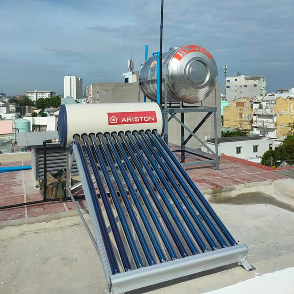 may-nuoc-nong-nang-luong-mat-troi-ariston-toan-phat